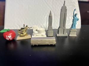 Lot(015)- Safari Ltd New York City Toob Miniature Toy 7Pc Figurine Set