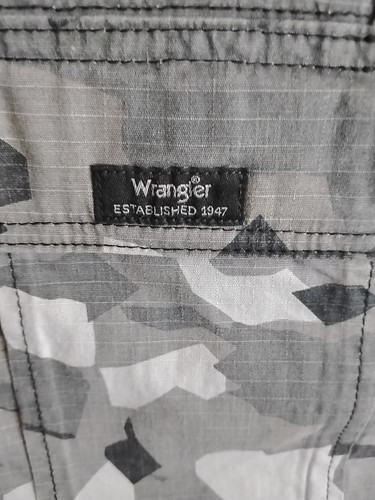 Pantaloncini Wrangler nuovi con etichette relaxed fit bassi strech taglia 46 pollici 10" cuciture interne grigio mimetico - Foto 11 di 13