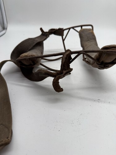 Antigua máscara facial acolchada de metal antigua para receptores de béisbol - Imagen 9 de 11