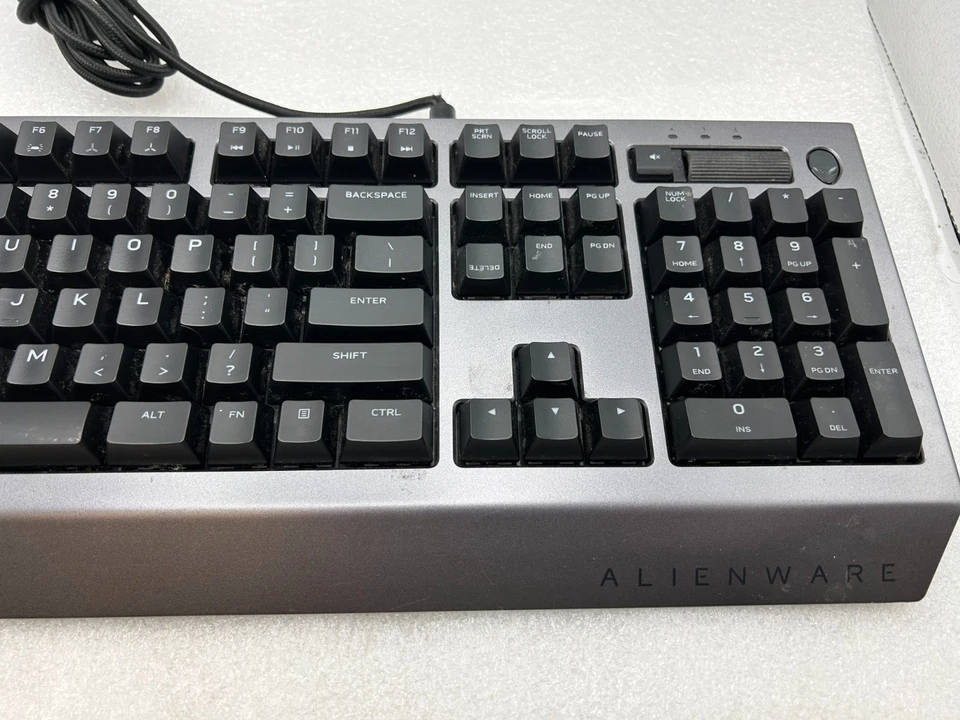 Alienware Pro Gaming Keyboard AW768 Mechanical RGB Backlit Wired USB - Image 3 of 4