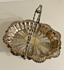 Ancien plat panier cannelé Repousse plat argent continental avec poignée