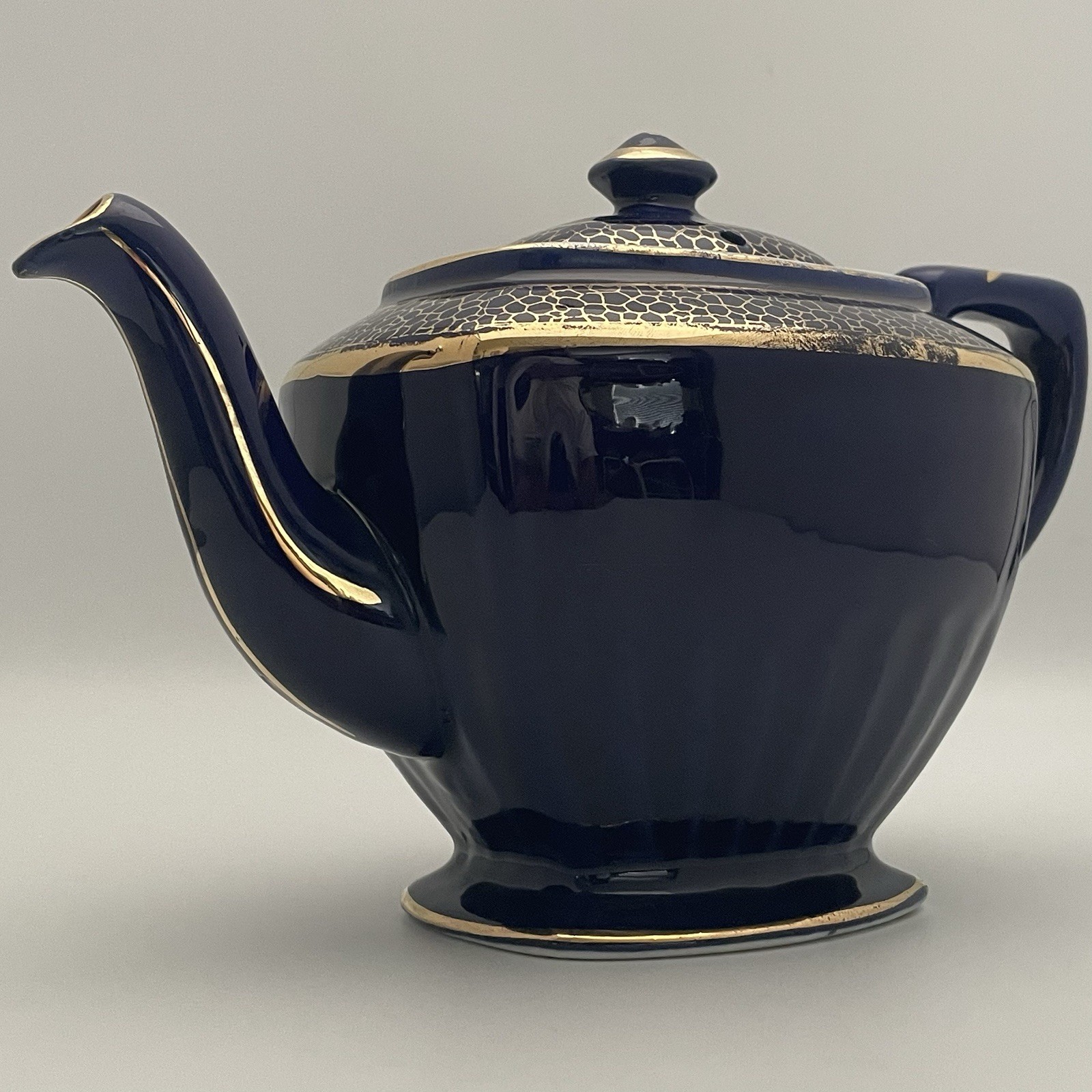 Hall China Company Art Deco 0103 Hollywood Shape Teapot c1927-1960s USA 5 cup