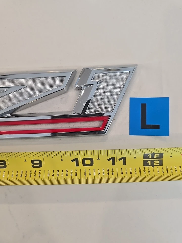 Nuevo OEM 2019-2026 Chevy Silverado 1500 Z71 Off Road emblema guardabarros insignia cromada Foto 3 de 4