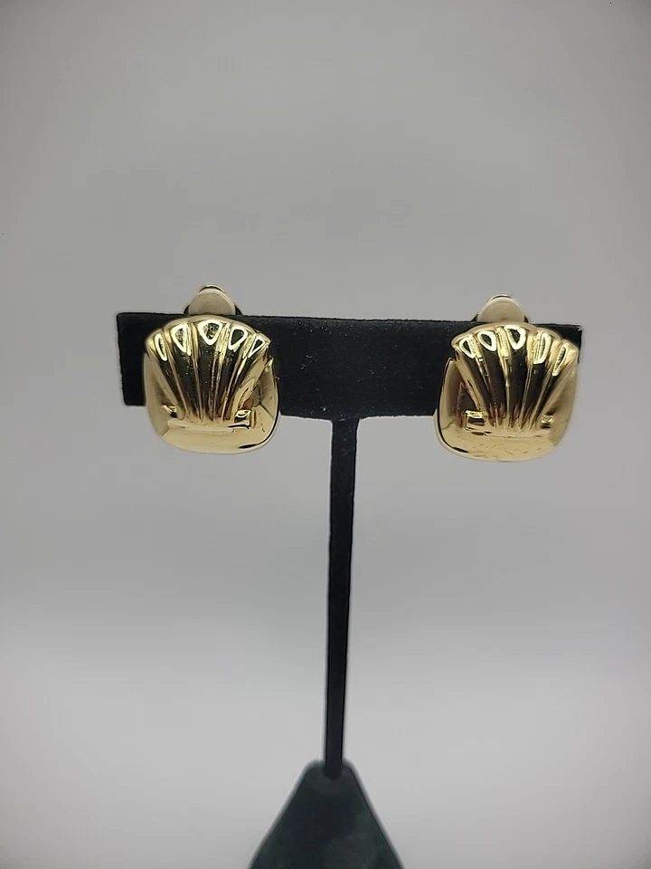Vintage Earrings Clip On Gold Tone Shell Pattern Jewelry Costume - Image 3 of 4