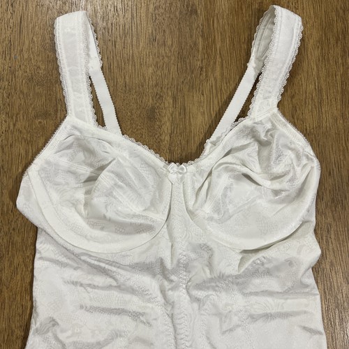 Body Flexees gamba corta 36C dimagrante bianco ferretto reggiseno a scatto extra rigido - Foto 4 di 16