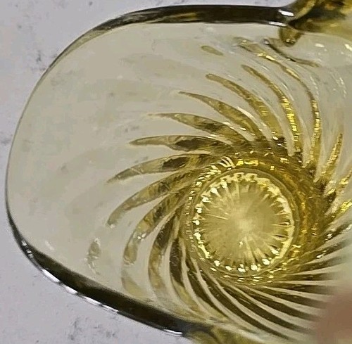 Vintage Yellow Glass Basket with Handle 10" Tall  Flower Vase Decorative - Bild 9 von 14