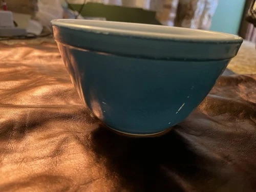 Vintage Blue Pyrex Mixing Bowl  19,  1 1/2 Qt
