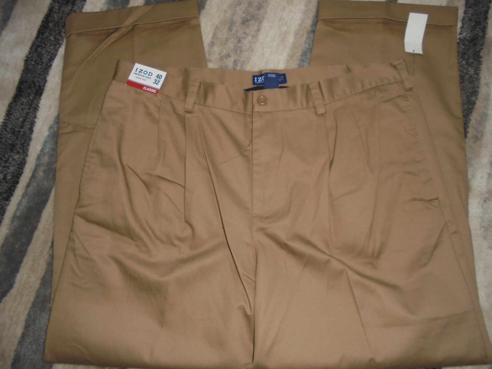 NWT IZOD AMERICAN CHINO CLASSIC WRINKLE FREE PLEATED KHAKI PANTS SIZE