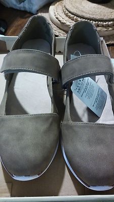 ladies comfort shoes