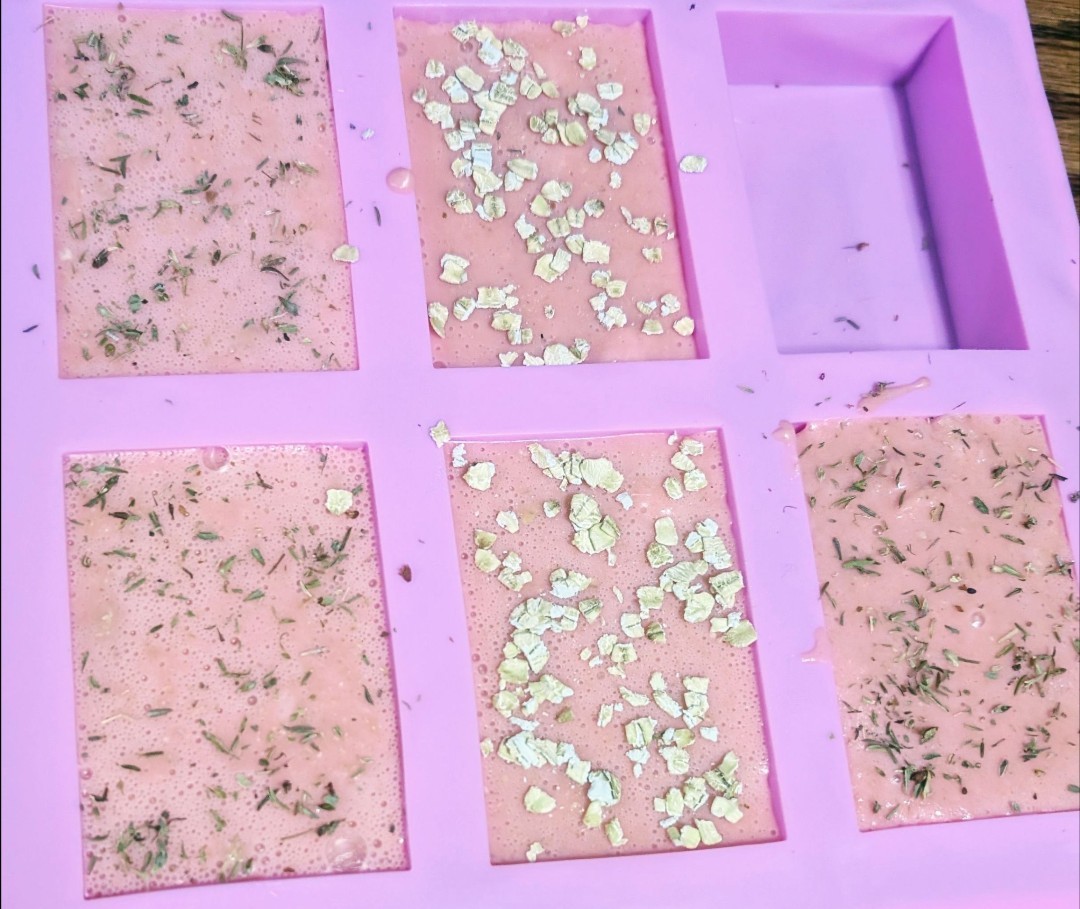 Jabón De Avena Y Tomillo,Aroma Delicioso Y Y Deja Una Sensación Rica.