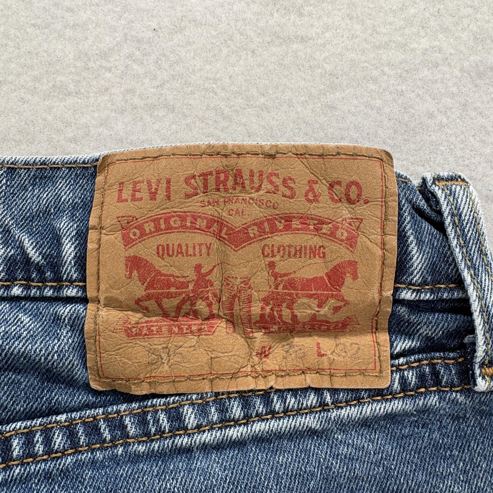 Levis 505 Jeans Mens 36x32 Blue Medium Wash Straight Leg Stretch Denim 5-Pocket thumbnail 13