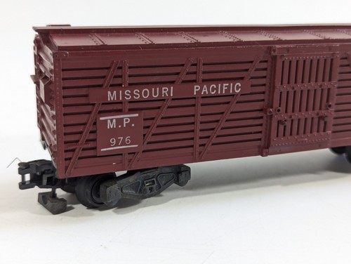 American Flyer S Gauge 24077 Missouri Pacific Stock Car 976 - Missing Wheels - Picture 11 of 13