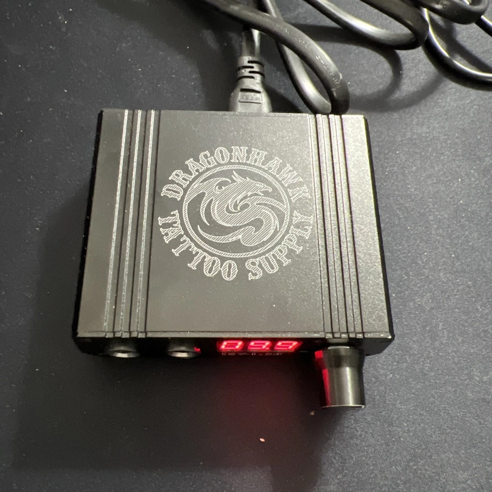 Máquina de tatuaje Dragonhawk Supply 18V 1.5A 23W 100-230W modo 50/60Hz LCD digital Foto 2 de 4