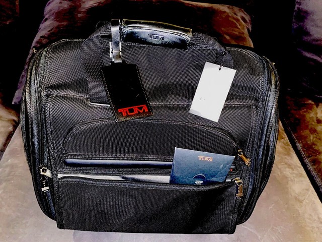 tumi large split 2 wheeled duffel