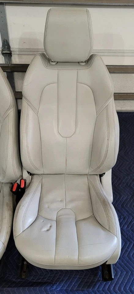 Land Rover Range Rover Evoque 2012-2015 SUV de 4 puertas 2 asientos delanteros blancos Foto 4 de 4