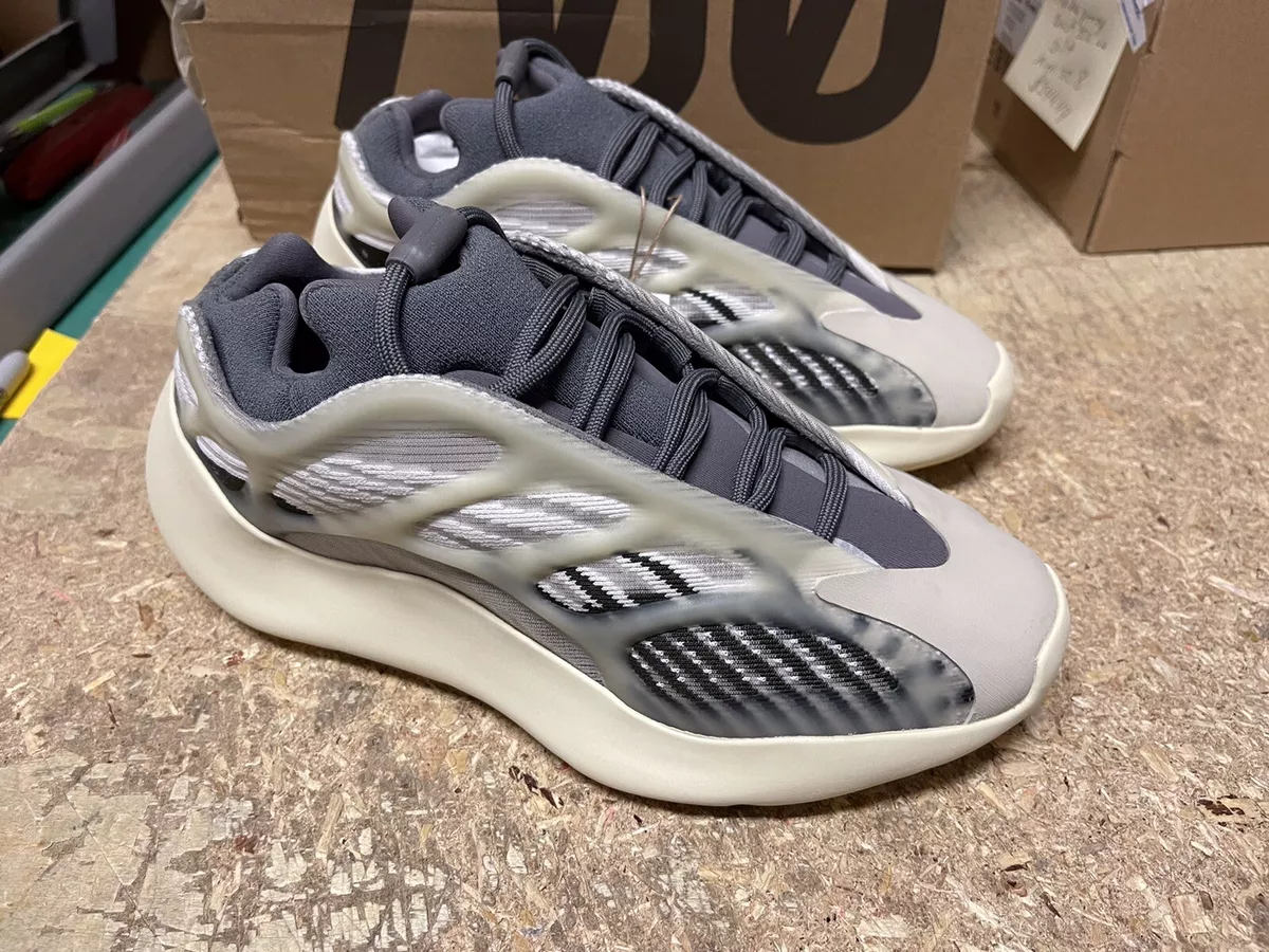 DS MENS ADIDAS YZY 700 V3 Fade Salt ID1674 FADE SALT SZ 5 DOX