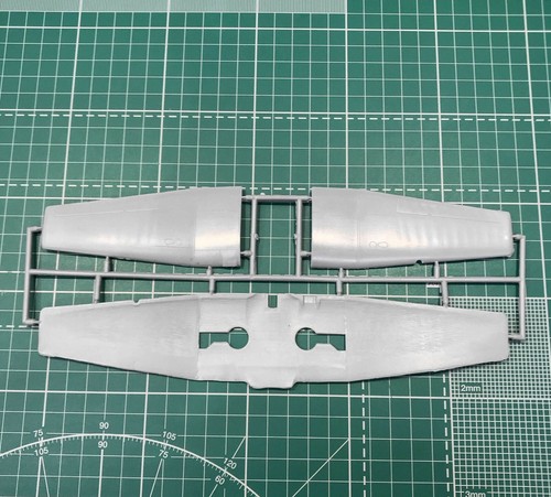 Amodel 4807 Plastik Modellflugzeug Bausatz Maßstab 1:48 Yak 18T - Modellbausatz - Bild 5 von 24