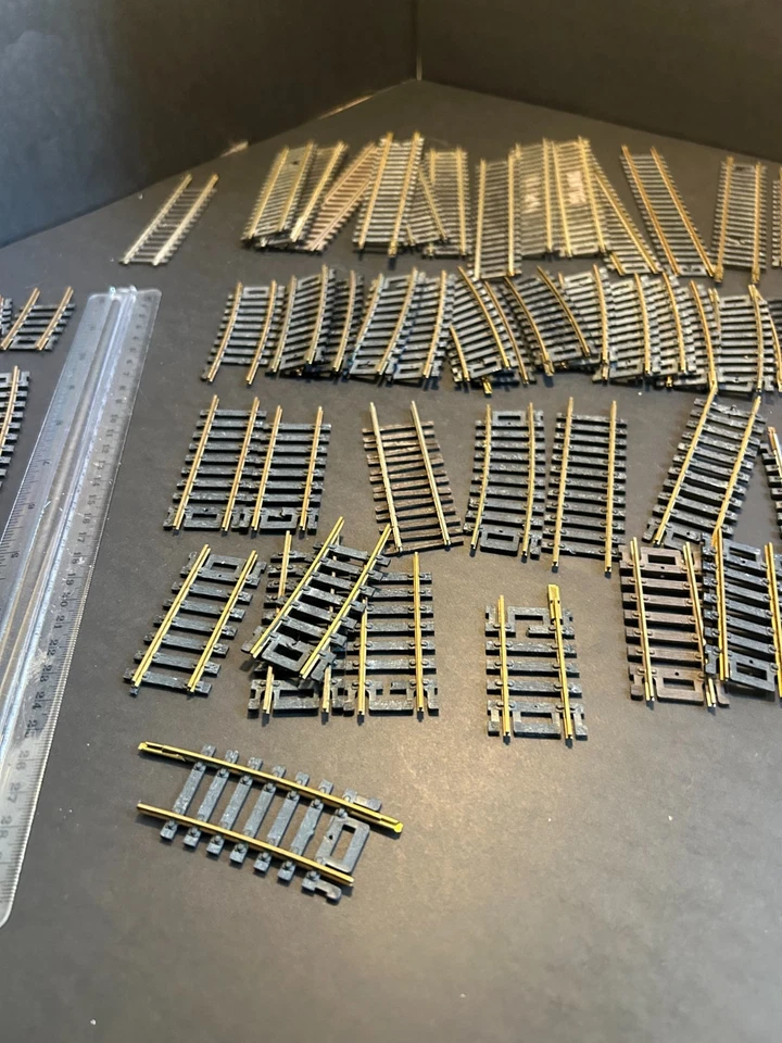 Lot of 60+ Vintage HO Track  Tyco Variety Short Curves and Straight Combine Ship - Image 3 of 4