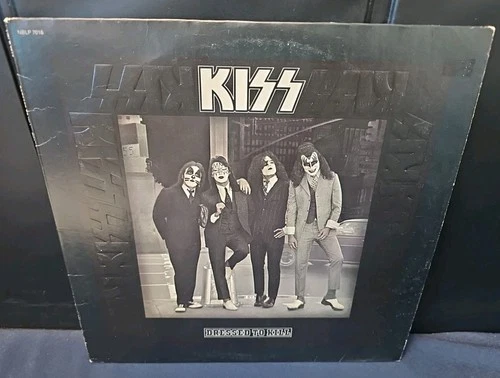 Kiss "Dressed To Kill" Vinyl LP 1975 Casablanca VINYL RECORD Embossed Jacket
