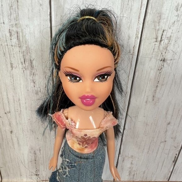 Bratz First Edition 2001 Jade Doll w/ String Hair Accents
