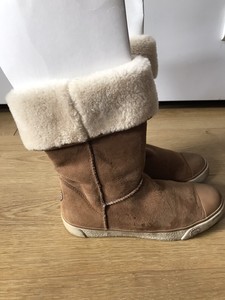 ugg boots size 5.5