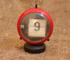 Vintage Red Perpetual Flip Desk Calendar – Retro Round Design, Manual Dial