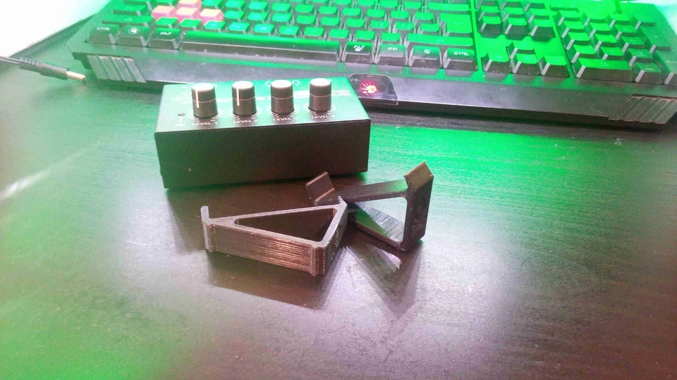 Convenient Angled Stand for Behringer HA400 Amplifier & MX400 Mixer - Image 2 of 4