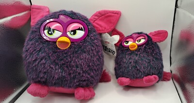 Furby Hasbro Famosa lila und rosa flauschige Plüschtiere/Teddy, 8 Zoll 6 Zoll 2013 X2