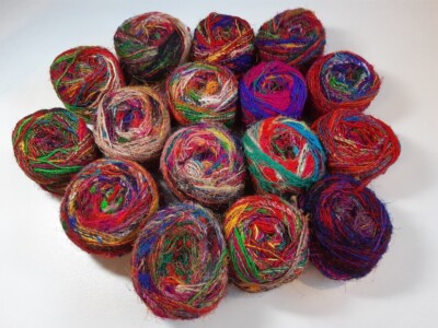 25 % Rabatt:  recyceltes Sari Silk Garn, handgesponnen, multicolor, Unikate,