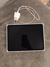Apple iPad Air 5th Generation 256 GB Blau