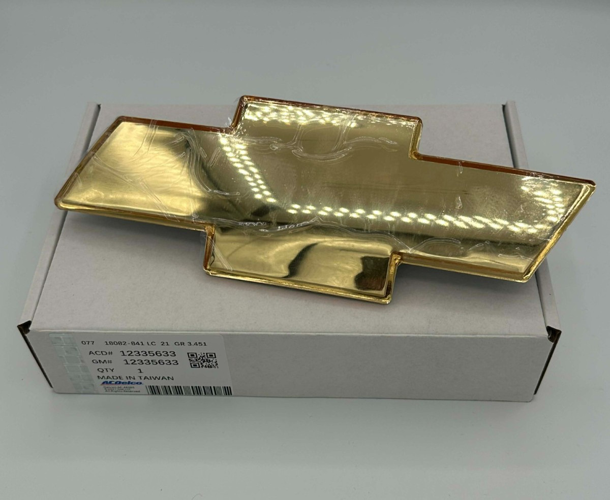 NEW 1999-02 Silverado 2000-2006 Tahoe Suburban Front Grill emblem Bowtie Gold