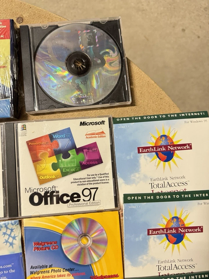 Lote mixto de 30+ CD vintage de AOL, Microsoft, Netscape, Juno, ISP y software Foto 4 de 4