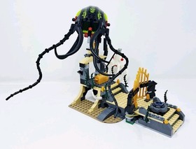 Lego 8061 Atlantis Gateway of the Squid w Minifigures 90% Complete Squid Divers