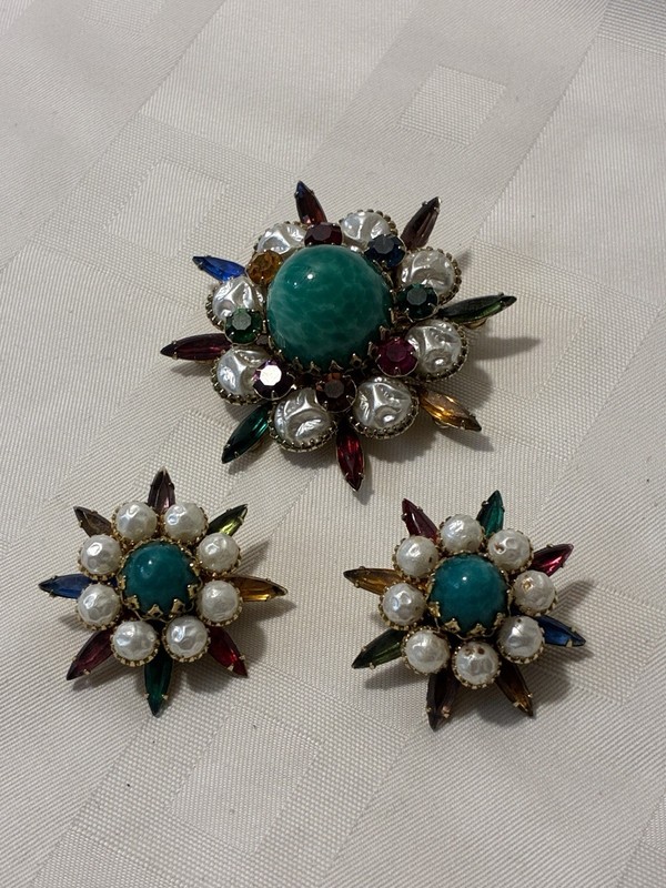 1950’s Judy Lee Multi Colored Rhinestones Star Burst Brooch/ Clip Ons Set