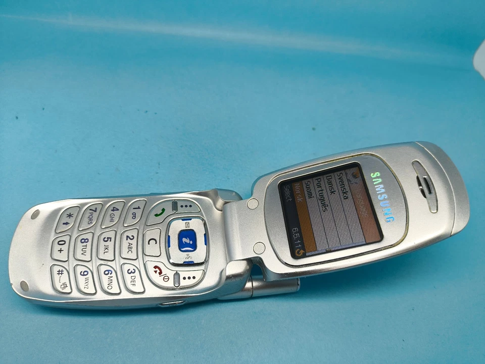 Samsung SGH E600 Silver (Unlocked) Mobile Phone - Image 4 of 4