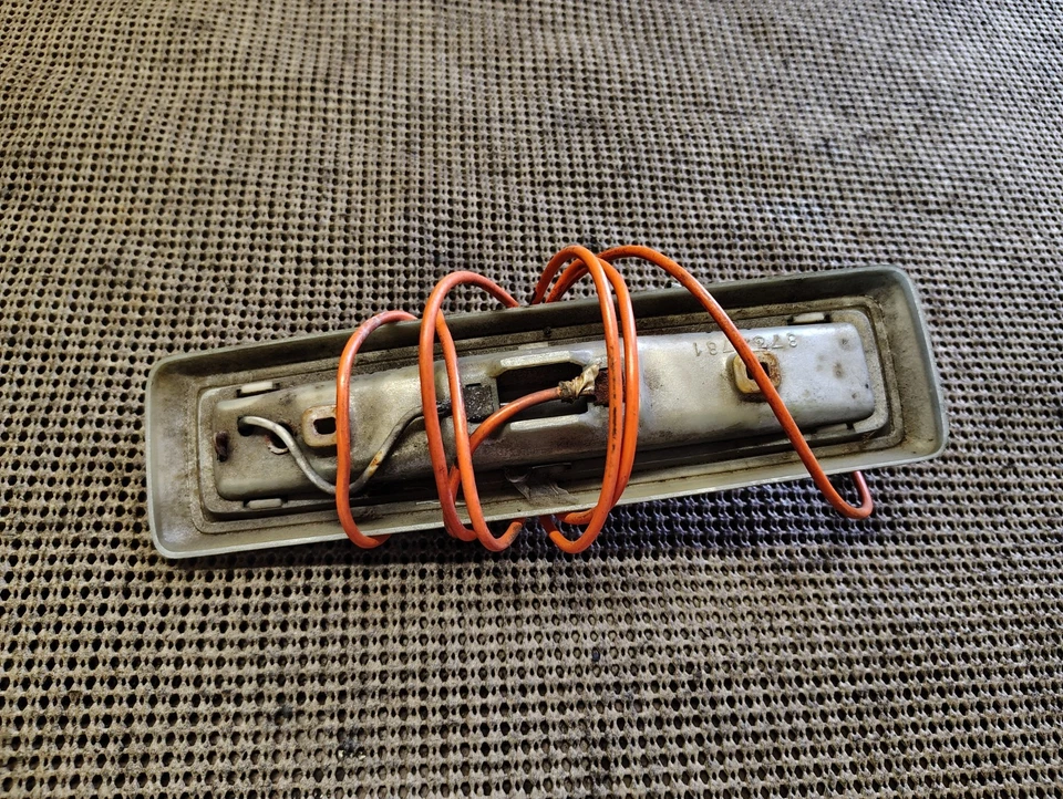 Luz interior de carga trasera ejecutiva Pontiac Bonneville Catalina 1969-70 8732781 Foto 4 de 4