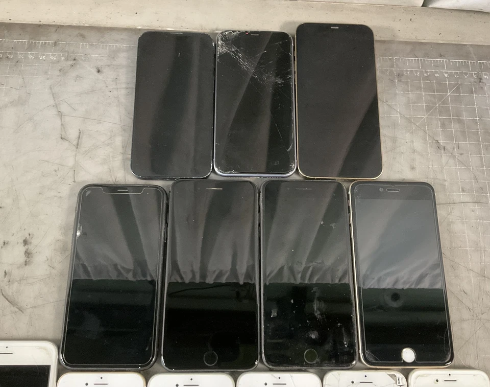 Lot of 21 Assorted Apple iPhones(Parts/Repair) - Image 2 of 4