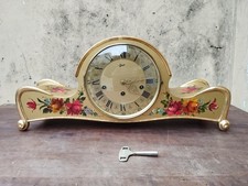 ANTICO OROLOGIO DA CAMINO O TAVOLO COLORE DORATO FUNZIONANTE TIENE BENE IL TEMPO