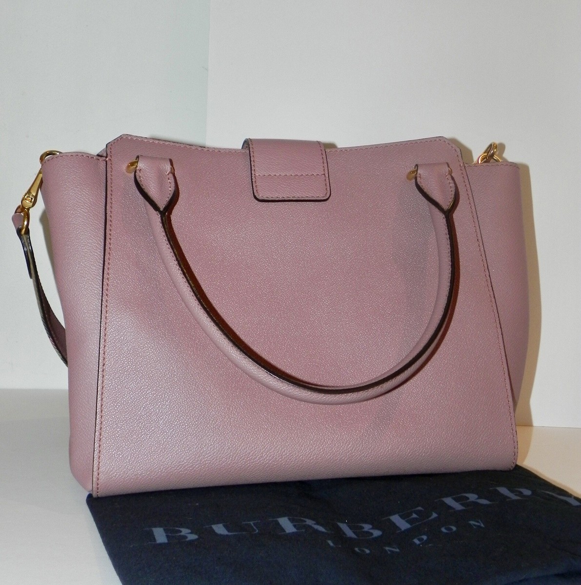 バッグ BURBERRY SOFT GRAIN MEDIUM BUCKLE TOTE BURBERRY Soft Grain Medium Buckle Tote Dark Plum 1550291