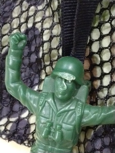Vintage Green Army Man Action Figure With Parachute By Disney Plastic Toy -M65 - Picture 3 of 13