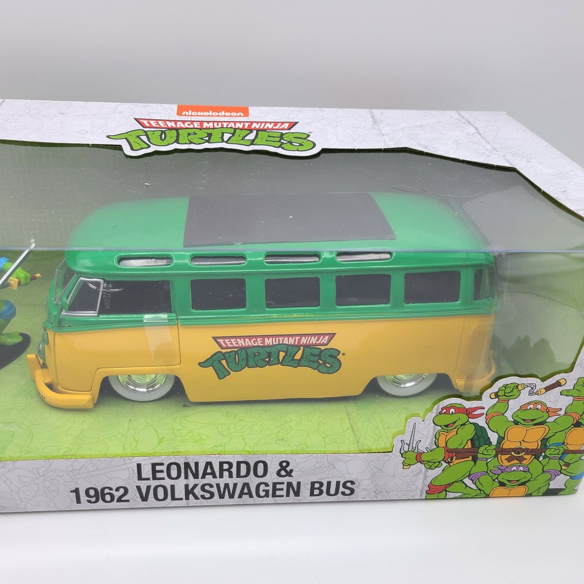 Jada 1:24 Hollywood Rides 1962 VW Bus & Leonardo TMNT Figure