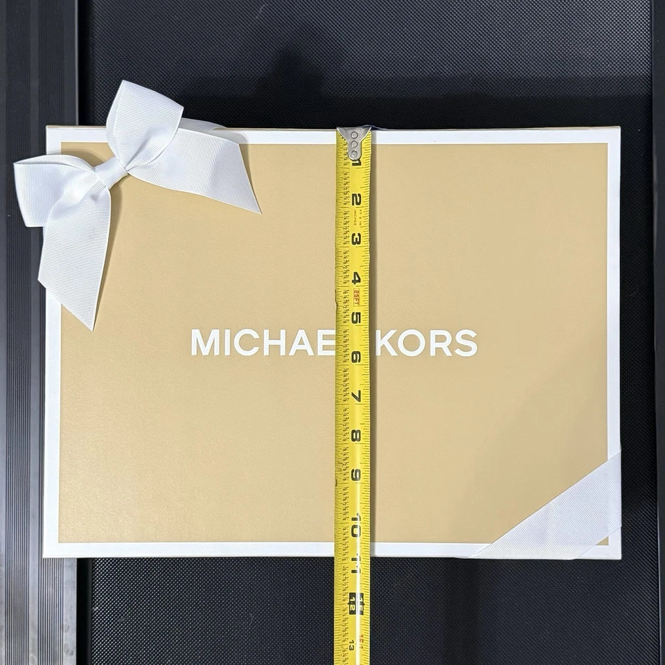¡NUEVO! Caja de regalo mediana Michael Kors con cinta y pañuelo (vacía), 14,5 x 10,75 x 5 pulgadas Foto 4 de 4
