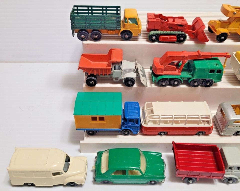 КОЛЛЕКЦИОННЫЙ МИНИ-ЧЕХОЛ MATCHBOX LESNEY С 24 ТРАНСПОРТНЫМИ СРЕДСТВАМИ - Изображение 4 из 4