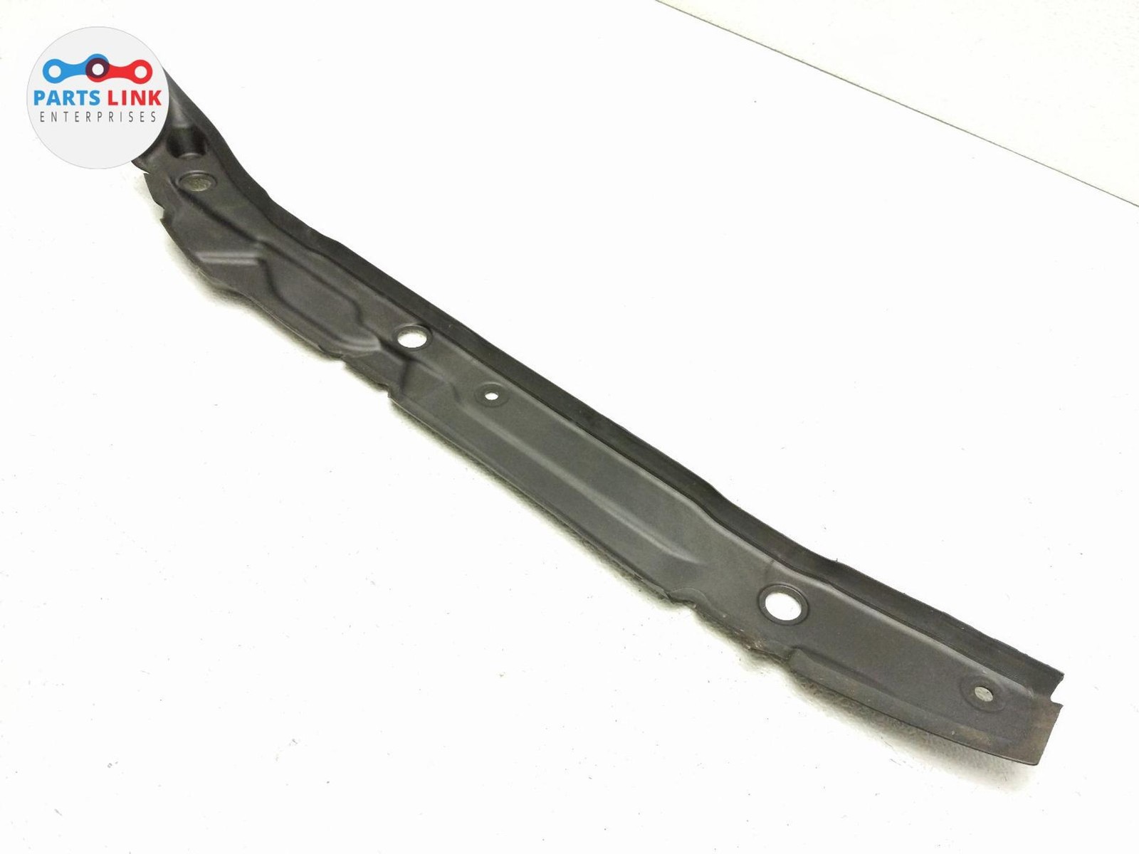 2016-20 BENTLEY BENTAYGA FRONT LEFT FENDER TRIM SPLASH SHIELD MOLDING COVER OEM