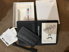Wacom Bamboo Spark Smart Folio con tasca gadget + penna a sfera digitale CDS600G