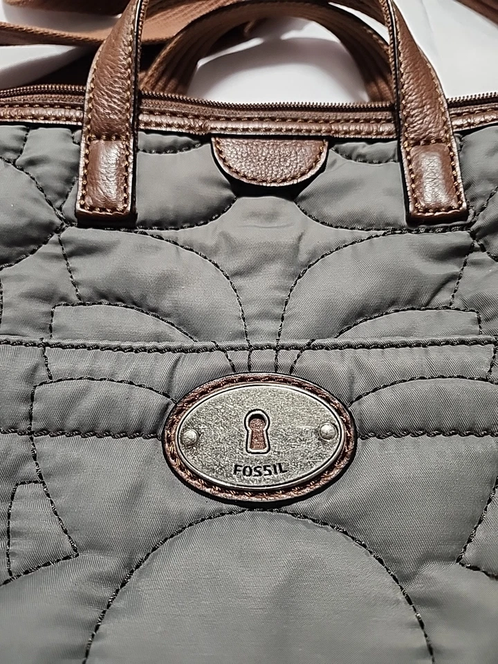 Fossil Key-Per Crossbody Bag Purse Gray Floral Quilted Brown Adjustable Strap - Image 2 of 4