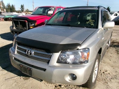 Used Driving Light fits: 2006 Toyota Highlander Fog-Driving bumper mounted Grade