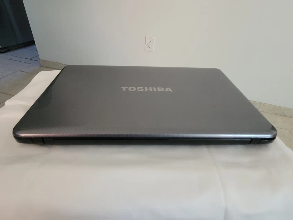 Toshiba Satellite L875D-S7232 AMD A8-4500M 8 GB RAM 240 GB  HDD Win 10 Pro - Image 2 of 4