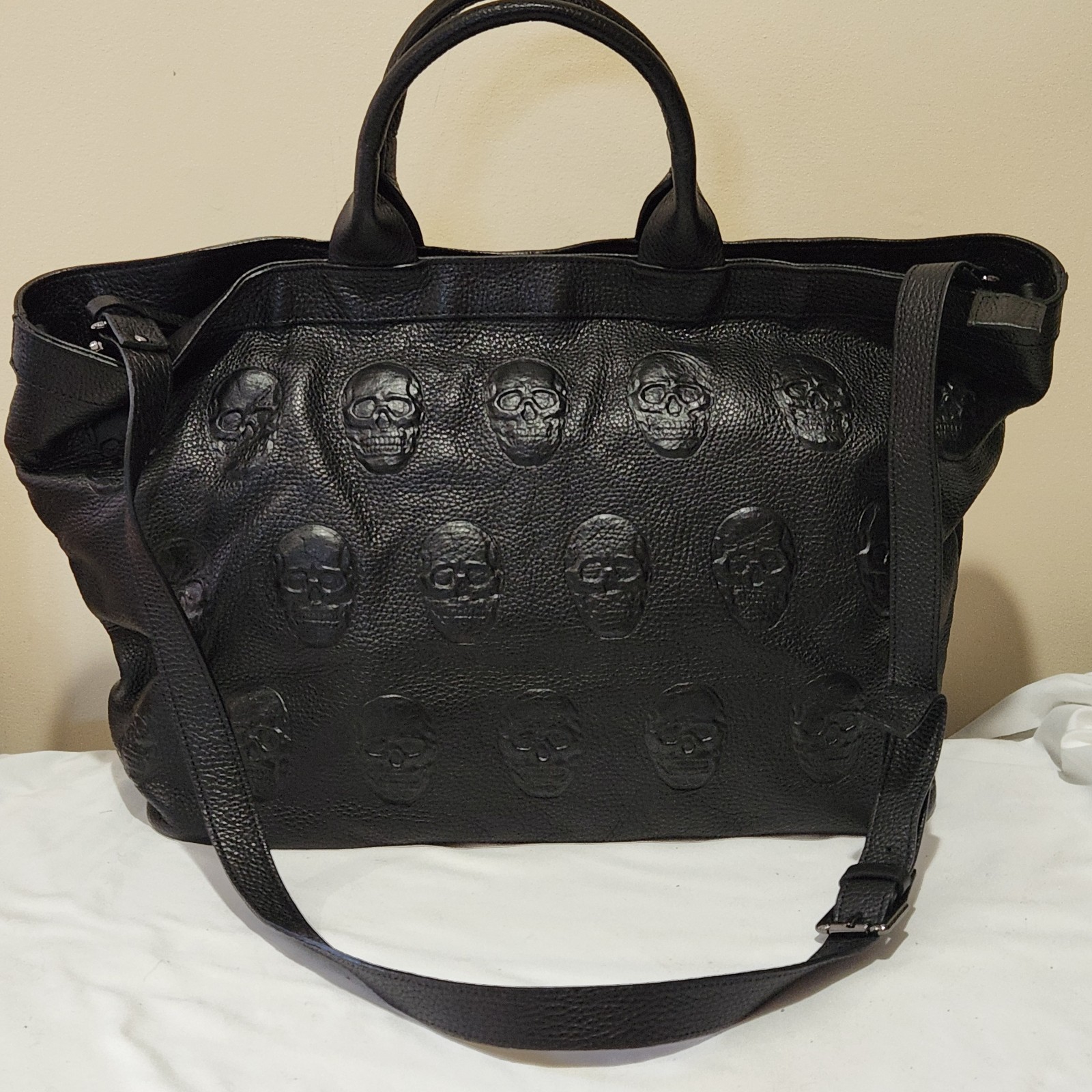 IO PELLE Black Italian Leather Embossed Skulls WEEKENDER TOTE BAG & Dust Bag New