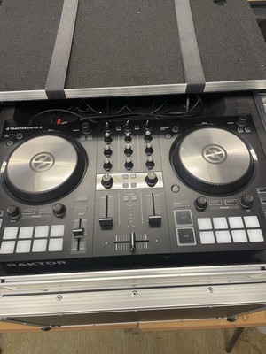 TRAKTOR KONTROL S2